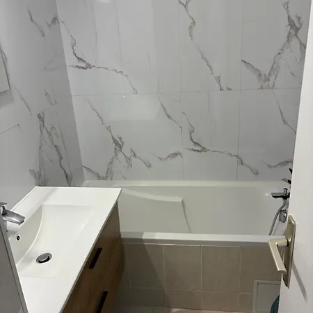 Confortable Avec Piscine A 2 Min De La Villeneuve-Loubet